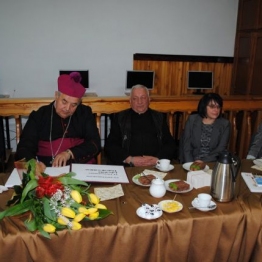 Wizytacja Ks. Biskupa Edwarda Białogłowskiego w szkole.